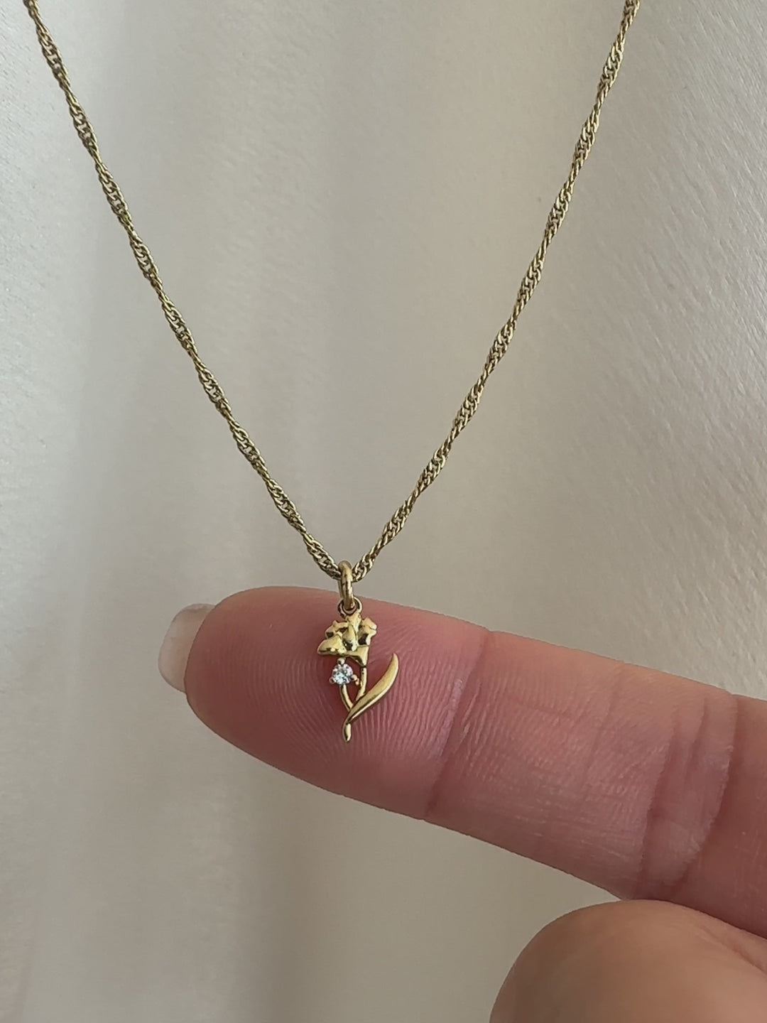 Elisajewels January Carnation Birth Flower Pendant Necklace